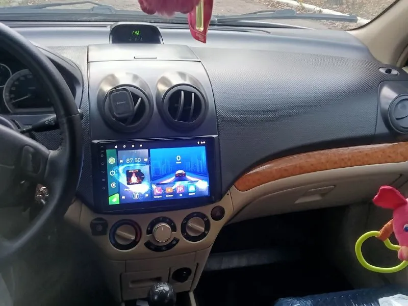 Продам chevrolet aveo 2008 год двигатель 1.6 (16 клапанный) пробег 201 тыс. км топливо бензин /газ ( вписано в тех. паспорт) двигатель после ремонта, грм, помпа, все ролики новые.15 тыс км назад заменена рулевая рейка. была произведена ревизия (замена редуктора, форсунок, фильтров, шланг). кондиционер работает, заправлен. есть второй комплект резины (новая зима, на дисках, шипованая)установлена магнитола с камерой заднего вида. по кузову есть сколы, царапины, полез лак на багажнике, на фото видно. машина полностью обслужена, каждый день на ходу. владею машиной 2 года. по документам все в порядке, переоформление в мрео. цена 500 тыс. рублей г. снежное +79495209715 +79493438943 📞 звоните: +7(949)5209715 - фотография - 6