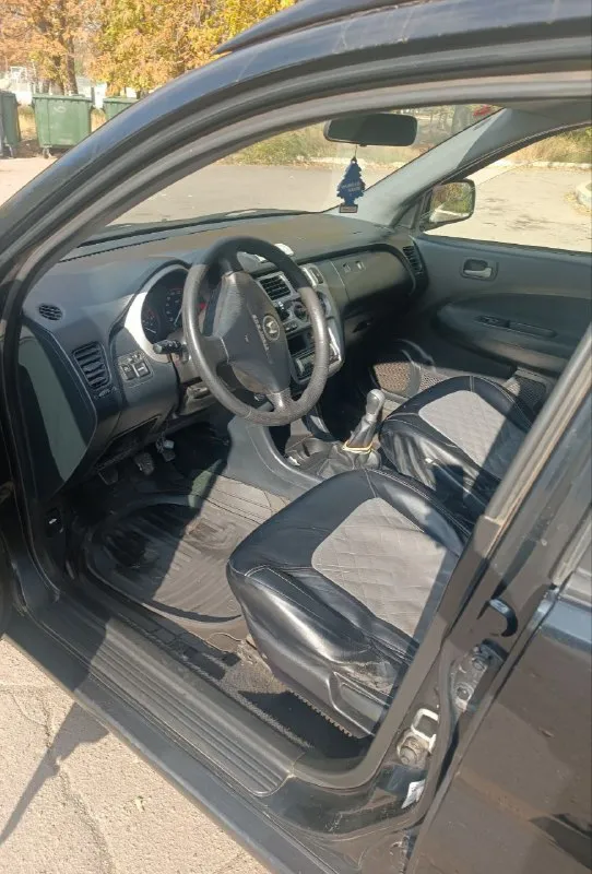 Продам honda hr-v, 2002 г. в. в 2021м пригонялась из эстонии в днр. несмотря на ростовские номера, авто местное. с документами полный порядок (стс, птс, страховка), продажа от собственника (один хозяин). пробег 212 тыс км. двигатель 1.6 (105 л. с.), полный привод, коробка механика 5ст, руль левый машина 5-дверная, не битая, красились только задние арки (это их болячка). не гнилая: пороги и дно целое, но присутствуют рыжики. салон тканевый. по электрике все работает. кондиционер дует, печка жарит. из доп функций: подогрев передних сидений, регулировка и подогрев зеркал, магнитола с нормальным звуком. летняя резина - r16 на оригинальных дисках, зимняя – r15, шипованная на штампах. обе проехали по сезону. цена: 650.000 руб. торг у капота. обмен не интересен. тел. : +79493595186, г. макеевка 📞 звоните: +7(949)3595186 - фотография - 4