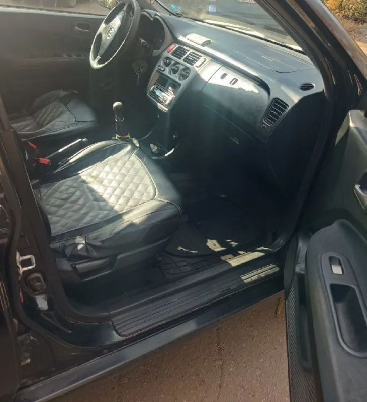 Продам honda hr-v, 2002 г. в. в 2021м пригонялась из эстонии в днр. несмотря на ростовские номера, авто местное. с документами полный порядок (стс, птс, страховка), продажа от собственника (один хозяин). пробег 212 тыс км. двигатель 1.6 (105 л. с.), полный привод, коробка механика 5ст, руль левый машина 5-дверная, не битая, красились только задние арки (это их болячка). не гнилая: пороги и дно целое, но присутствуют рыжики. салон тканевый. по электрике все работает. кондиционер дует, печка жарит. из доп функций: подогрев передних сидений, регулировка и подогрев зеркал, магнитола с нормальным звуком. летняя резина - r16 на оригинальных дисках, зимняя – r15, шипованная на штампах. обе проехали по сезону. цена: 650.000 руб. торг у капота. обмен не интересен. тел. : +79493595186, г. макеевка 📞 звоните: +7(949)3595186 - фотография - 5