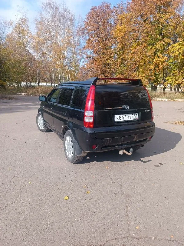 Продам honda hr-v, 2002 г. в. в 2021м пригонялась из эстонии в днр. несмотря на ростовские номера, авто местное. с документами полный порядок (стс, птс, страховка), продажа от собственника (один хозяин). пробег 212 тыс км. двигатель 1.6 (105 л. с.), полный привод, коробка механика 5ст, руль левый машина 5-дверная, не битая, красились только задние арки (это их болячка). не гнилая: пороги и дно целое, но присутствуют рыжики. салон тканевый. по электрике все работает. кондиционер дует, печка жарит. из доп функций: подогрев передних сидений, регулировка и подогрев зеркал, магнитола с нормальным звуком. летняя резина - r16 на оригинальных дисках, зимняя – r15, шипованная на штампах. обе проехали по сезону. цена: 650.000 руб. торг у капота. обмен не интересен. тел. : +79493595186, г. макеевка 📞 звоните: +7(949)3595186 - фотография - 7