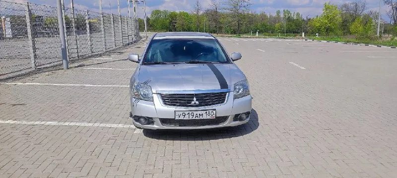 Продается mitsubishi galant 2008 года. на данный момент пробег 223000 км, пробег увеличивается т. к. машина каждый день эксплуатируется. установлено и официально зарегистрировано в мрэо. оборудование стоит качественное. днище автомобиля, арки обработаны антикоррозийным покрытием. автомобиль с шумоизоляцией и виброизоляцией, в салоне приятно сидеть. зашумлен пол, потолок и двери автомобиля. также установлена качественная сигнализация. сиденья авто находятся в качественных и приятных чехлах. в машине также установлена андроид магнитола и камера заднего вида. своевременное обслуживание. надёжный двигатель. буквально на пробеге 222 тысячи км была произведена полная замена грм. коробка работает идеально. имеется второй комплект зимних колёс. два ключа, есть сервисная книжка. торг имеется, более подробная информация по телефону. нахожусь как в горловке, так и в донецке. цена: 840 тысяч рублей + торг. +79493383052 на этот номер есть и тг, можете написать туда если не дозво 📞 звоните: +7(949)3383052 - фотография - 2