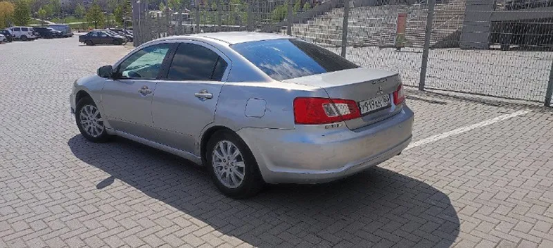 Продается mitsubishi galant 2008 года. на данный момент пробег 223000 км, пробег увеличивается т. к. машина каждый день эксплуатируется. установлено и официально зарегистрировано в мрэо. оборудование стоит качественное. днище автомобиля, арки обработаны антикоррозийным покрытием. автомобиль с шумоизоляцией и виброизоляцией, в салоне приятно сидеть. зашумлен пол, потолок и двери автомобиля. также установлена качественная сигнализация. сиденья авто находятся в качественных и приятных чехлах. в машине также установлена андроид магнитола и камера заднего вида. своевременное обслуживание. надёжный двигатель. буквально на пробеге 222 тысячи км была произведена полная замена грм. коробка работает идеально. имеется второй комплект зимних колёс. два ключа, есть сервисная книжка. торг имеется, более подробная информация по телефону. нахожусь как в горловке, так и в донецке. цена: 840 тысяч рублей + торг. +79493383052 на этот номер есть и тг, можете написать туда если не дозво 📞 звоните: +7(949)3383052 - фотография - 3