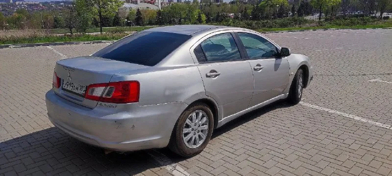 Продается mitsubishi galant 2008 года. на данный момент пробег 223000 км, пробег увеличивается т. к. машина каждый день эксплуатируется. установлено и официально зарегистрировано в мрэо. оборудование стоит качественное. днище автомобиля, арки обработаны антикоррозийным покрытием. автомобиль с шумоизоляцией и виброизоляцией, в салоне приятно сидеть. зашумлен пол, потолок и двери автомобиля. также установлена качественная сигнализация. сиденья авто находятся в качественных и приятных чехлах. в машине также установлена андроид магнитола и камера заднего вида. своевременное обслуживание. надёжный двигатель. буквально на пробеге 222 тысячи км была произведена полная замена грм. коробка работает идеально. имеется второй комплект зимних колёс. два ключа, есть сервисная книжка. торг имеется, более подробная информация по телефону. нахожусь как в горловке, так и в донецке. цена: 840 тысяч рублей + торг. +79493383052 на этот номер есть и тг, можете написать туда если не дозво 📞 звоните: +7(949)3383052 - фотография - 4