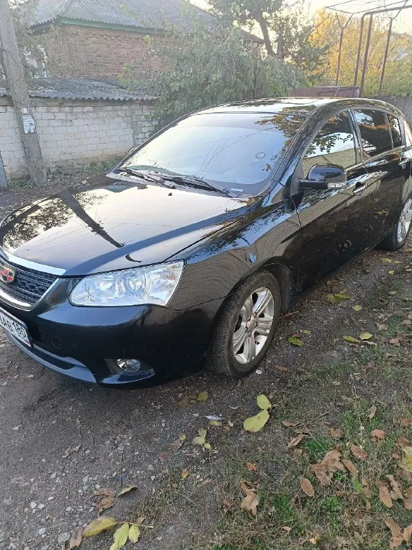 Продам geely emgrand ec7rv, мотор 1.8, 2012года, машина в идеальном состоянии: кондиционер, усилитель руля, 4 стеклоподъёмника, 6 подушек безопасности 2 комплекта колес с дисками, новые тормозные колдки, новые передние блины, масло и фильтра поменяны, все в рабочем состоянии. коробка работает хорошо, масло поменяно на 90 т. я собственник. цена 550.000 +торг у капота +79494826514, г. горловка. - фотография - 2