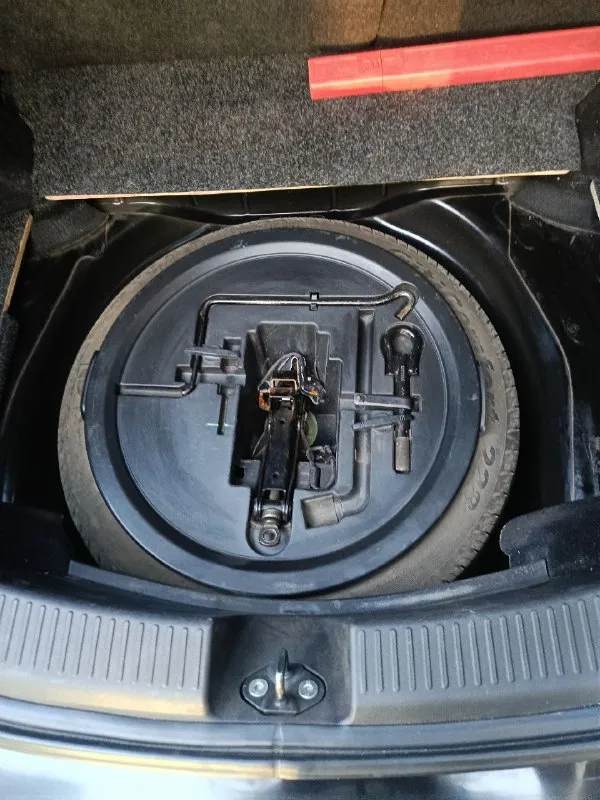 Продам geely emgrand ec7rv, мотор 1.8, 2012года, машина в идеальном состоянии: кондиционер, усилитель руля, 4 стеклоподъёмника, 6 подушек безопасности 2 комплекта колес с дисками, новые тормозные колдки, новые передние блины, масло и фильтра поменяны, все в рабочем состоянии. коробка работает хорошо, масло поменяно на 90 т. я собственник. цена 550.000 +торг у капота +79494826514, г. горловка. - фотография - 8