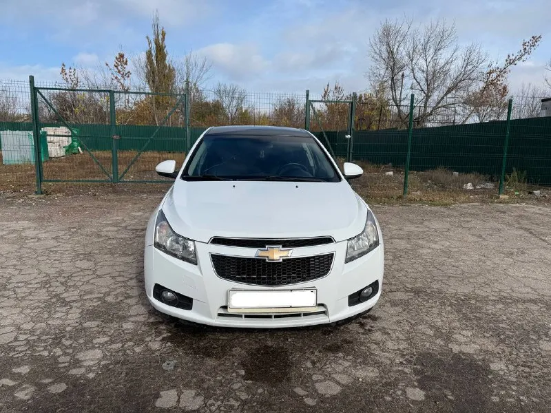 Chevrolet cruze, 2012 г. двигатель 1.8 л, бензин, механическая коробка передач. всего 2 владельца за всю историю! подтвержденный оригинальный пробег — 196 000 км. состояние отличное: все стекла заводские, включая лобовое. установлена качественная акустика, магнитола на android, 3 ключа в комплекте. автомобиль полностью исправен, готов к эксплуатации без дополнительных вложений — садись и заводи! цена: 650 000 руб. город: донецк телефон: +7 949 371-08-26 📞 звоните: +7(949)3710826 - фотография - 3