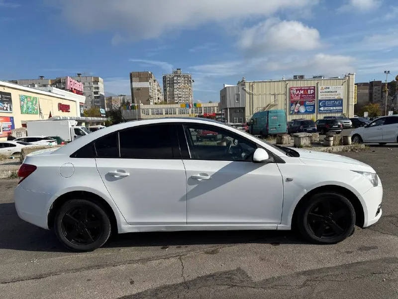 Chevrolet cruze, 2012 г. двигатель 1.8 л, бензин, механическая коробка передач. всего 2 владельца за всю историю! подтвержденный оригинальный пробег — 196 000 км. состояние отличное: все стекла заводские, включая лобовое. установлена качественная акустика, магнитола на android, 3 ключа в комплекте. автомобиль полностью исправен, готов к эксплуатации без дополнительных вложений — садись и заводи! цена: 650 000 руб. город: донецк телефон: +7 949 371-08-26 📞 звоните: +7(949)3710826 - фотография - 6