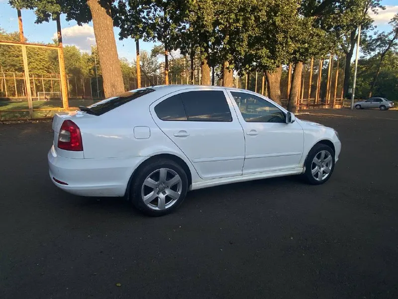 Продаётся skoda octavia a5 fl2 (2011 г. , 1.8 dsg-7) в отличном состоянии! машина ухоженная, вложений не требует — сел и поехал. комфортный и надежный автомобиль с богатой комплектацией: круиз-контроль, двухзонный климат, датчики света и дождя, подогрев всех сидений, парктроники, заводская мультимедиа с bluetooth и aux. стильный внешний вид дополняют 17" оригинальные диски audi. все документы в полном порядке. 💰 цена: 750 000 руб. 📞 +7 949 315-27-97 📲 tg: @partizan_613 📞 +7(949)3152797 📲 tg: @partizan_613 📞 звоните: +7(949)3152797 - фотография - 5