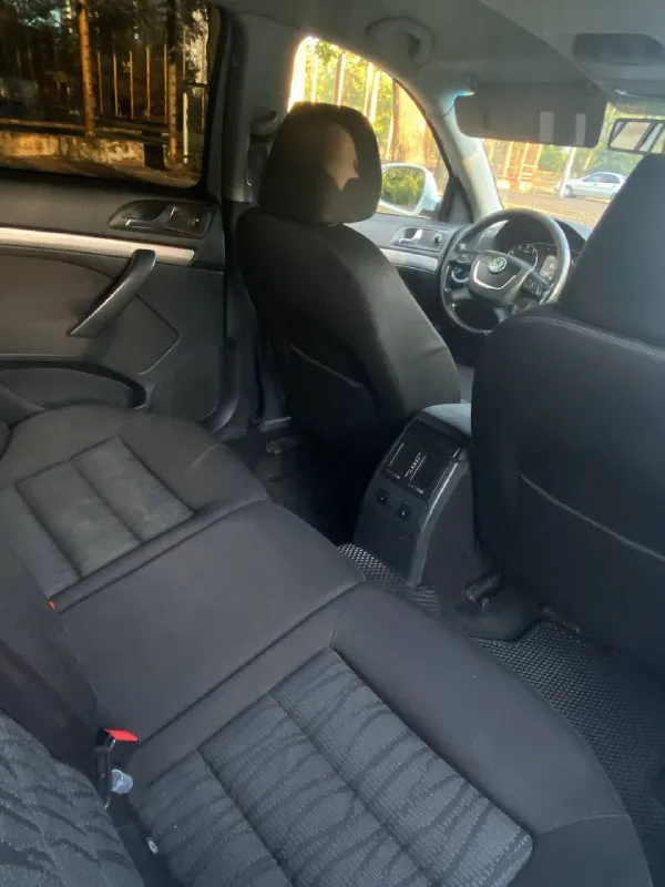 Продаётся skoda octavia a5 fl2 (2011 г. , 1.8 dsg-7) в отличном состоянии! машина ухоженная, вложений не требует — сел и поехал. комфортный и надежный автомобиль с богатой комплектацией: круиз-контроль, двухзонный климат, датчики света и дождя, подогрев всех сидений, парктроники, заводская мультимедиа с bluetooth и aux. стильный внешний вид дополняют 17" оригинальные диски audi. все документы в полном порядке. 💰 цена: 750 000 руб. 📞 +7 949 315-27-97 📲 tg: @partizan_613 📞 +7(949)3152797 📲 tg: @partizan_613 📞 звоните: +7(949)3152797 - фотография - 6