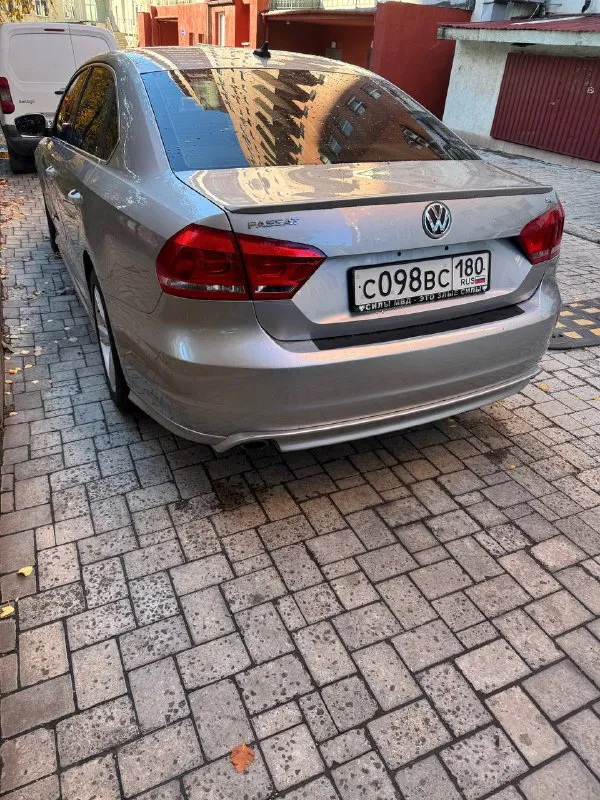 Продаю volkswagen passat b7, конец 2012 года. комплектация se. 2.5 атмосферный. пробег 236 тысяч километров. замена масла в двигателе произведена 3 тысячи км назад, замена масла в коробке произведена 2500 тысячи км назад. за время владения пробег составил 19 тысяч км. установлены линзы в 062 detail. комплект зимней, летней резины. цена 1.270.000 рублей. торг. осмотр г. донецк +7949-412-63-03 📲 tg: @grendwey 📞 звоните: +7(949)4126303 - фотография - 2
