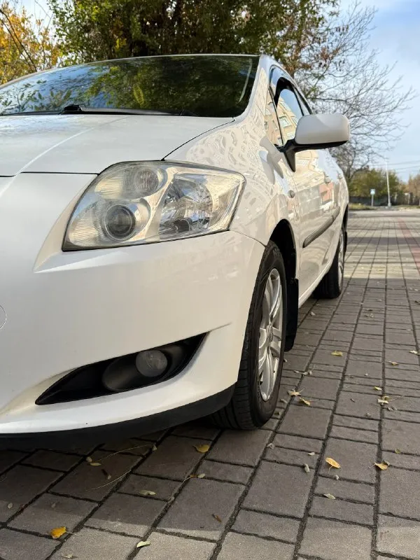 Продам toyota auris 1.6 мт 2008 года в донецке. — пробег подтверждений 172 тыс. полностью зеленая автотека, по запросу скину — не битый, все заводские герметики на месте —регулярное то — птс оригинал, два ключа. — зимняя резина goodyear в комплекте —машина в отличном состоянии как внешне, так и технически. ✔️8 подушек безопасности ✔️климат контроль двух зонный ✔️подогрев сидений, зеркал ✔️парктроник ✔️хорошая аудиосистема ✔️мульти-руль — двигатель тянет на отлично, работает без постороннего шума, масло не расходует от слова совсем, не дымит и не троит. — кпп все передачи включаются отлично. — ходовая часть в полном порядке, ничего не стучит, не гремит. — салон в отличном состоянии, ничего не затерто, все работает, все включается. — за машиной очень хорошо следили. — полный пакет документов, без штрафов, залогов. 💰💰💰695.000 руб 📞 +79493175279 - фотография - 4