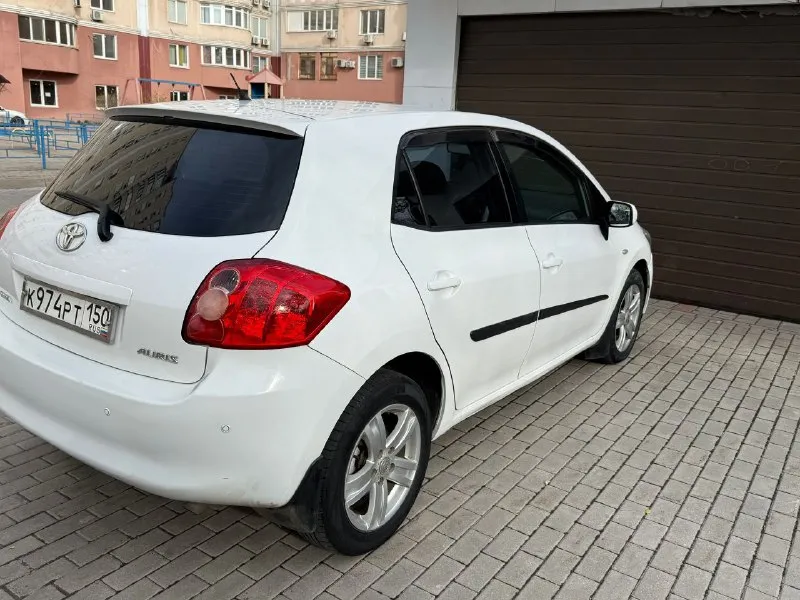 Продам toyota auris 1.6 мт 2008 года в донецке. — пробег подтверждений 172 тыс. полностью зеленая автотека, по запросу скину — не битый, все заводские герметики на месте —регулярное то — птс оригинал, два ключа. — зимняя резина goodyear в комплекте —машина в отличном состоянии как внешне, так и технически. ✔️8 подушек безопасности ✔️климат контроль двух зонный ✔️подогрев сидений, зеркал ✔️парктроник ✔️хорошая аудиосистема ✔️мульти-руль — двигатель тянет на отлично, работает без постороннего шума, масло не расходует от слова совсем, не дымит и не троит. — кпп все передачи включаются отлично. — ходовая часть в полном порядке, ничего не стучит, не гремит. — салон в отличном состоянии, ничего не затерто, все работает, все включается. — за машиной очень хорошо следили. — полный пакет документов, без штрафов, залогов. 💰💰💰695.000 руб 📞 +79493175279 - фотография - 5