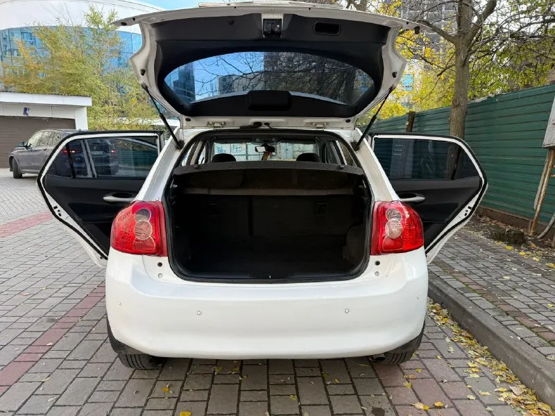 Продам toyota auris 1.6 мт 2008 года в донецке. — пробег подтверждений 172 тыс. полностью зеленая автотека, по запросу скину — не битый, все заводские герметики на месте —регулярное то — птс оригинал, два ключа. — зимняя резина goodyear в комплекте —машина в отличном состоянии как внешне, так и технически. ✔️8 подушек безопасности ✔️климат контроль двух зонный ✔️подогрев сидений, зеркал ✔️парктроник ✔️хорошая аудиосистема ✔️мульти-руль — двигатель тянет на отлично, работает без постороннего шума, масло не расходует от слова совсем, не дымит и не троит. — кпп все передачи включаются отлично. — ходовая часть в полном порядке, ничего не стучит, не гремит. — салон в отличном состоянии, ничего не затерто, все работает, все включается. — за машиной очень хорошо следили. — полный пакет документов, без штрафов, залогов. 💰💰💰695.000 руб 📞 +79493175279 - фотография - 6