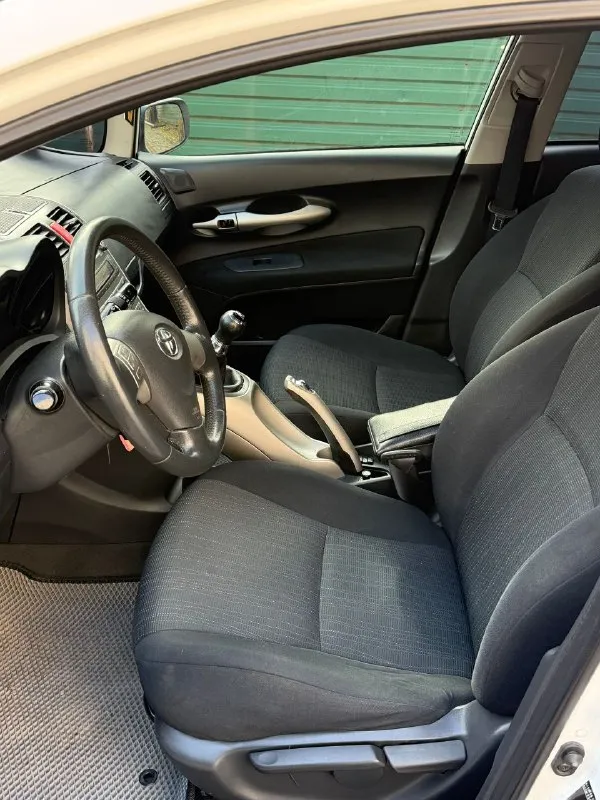 Продам toyota auris 1.6 мт 2008 года в донецке. — пробег подтверждений 172 тыс. полностью зеленая автотека, по запросу скину — не битый, все заводские герметики на месте —регулярное то — птс оригинал, два ключа. — зимняя резина goodyear в комплекте —машина в отличном состоянии как внешне, так и технически. ✔️8 подушек безопасности ✔️климат контроль двух зонный ✔️подогрев сидений, зеркал ✔️парктроник ✔️хорошая аудиосистема ✔️мульти-руль — двигатель тянет на отлично, работает без постороннего шума, масло не расходует от слова совсем, не дымит и не троит. — кпп все передачи включаются отлично. — ходовая часть в полном порядке, ничего не стучит, не гремит. — салон в отличном состоянии, ничего не затерто, все работает, все включается. — за машиной очень хорошо следили. — полный пакет документов, без штрафов, залогов. 💰💰💰695.000 руб 📞 +79493175279 - фотография - 7