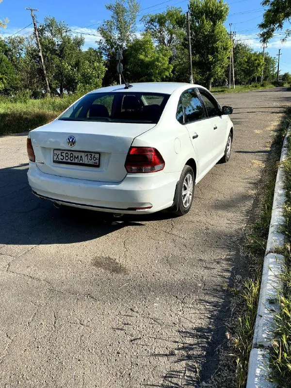 Volkswagen polo 2017 год, 1.6 бенз/газ евро4. по кузову нормальная, крашеные детали конечно есть. заводится и едет, не дымит и не троит. сигнализация, стеклоподъёмники, гур, кондиционер, и прочее. два ключа. второй комплект резины зима. документы в порядке 620.000 руб мариуполь +79498720733 📲 tg: рома 📞 звоните: +7(949)8720733 - фотография - 4