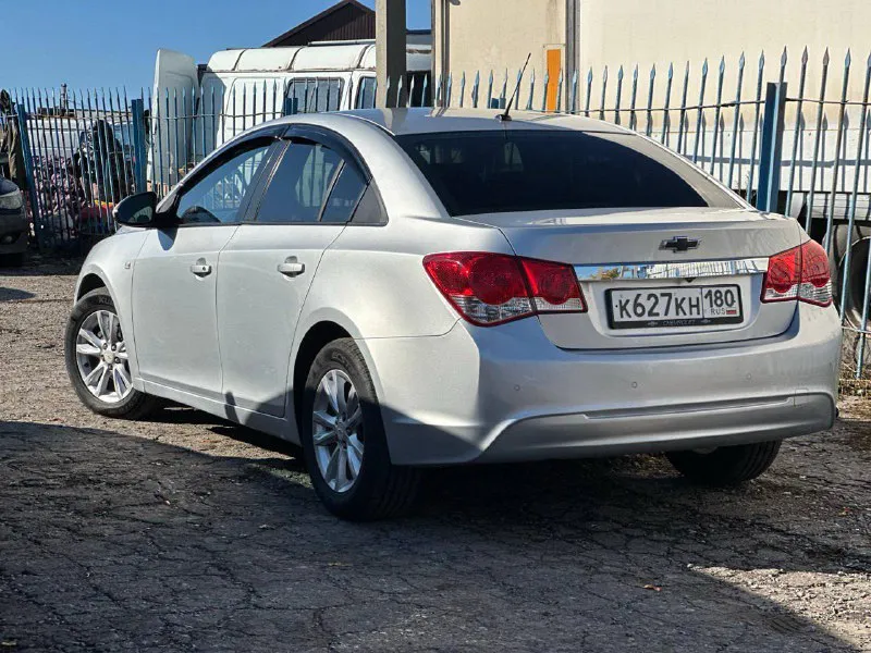 🚗 продам автомобиль chevrolet cruze ▶️ год выпуска: 2013 ▶️ объём двигателя: 1.8 ▶️ кпп:автомат ▶️ комплектация: полная ℹ️ описание: ✅ автомобиль в хорошем состоянии. ✅ родной пробег 207 000 ✅ автомобиль без дтп, ✅ авто обслужено! мотор не дымит, масло не ест, едет очень бодро. коробка переключается идеально машина внешне в отлично состояние, нет вмятин, рыжиков, гнили и т д. вин читается. на любые проверки за ваш счет - готов. 🏛 юридически автомобиль чист, без штрафов 💰 цена:770 000 рублей торг у капота 🏢 осмотр: макеевка ☎ более подробно по номеру телефона: +7 (949) 606-98-71 - фотография - 5