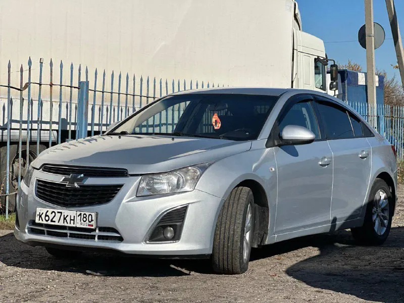 🚗 продам автомобиль chevrolet cruze ▶️ год выпуска: 2013 ▶️ объём двигателя: 1.8 ▶️ кпп:автомат ▶️ комплектация: полная ℹ️ описание: ✅ автомобиль в хорошем состоянии. ✅ родной пробег 207 000 ✅ автомобиль без дтп, ✅ авто обслужено! мотор не дымит, масло не ест, едет очень бодро. коробка переключается идеально машина внешне в отлично состояние, нет вмятин, рыжиков, гнили и т д. вин читается. на любые проверки за ваш счет - готов. 🏛 юридически автомобиль чист, без штрафов 💰 цена:770 000 рублей торг у капота 🏢 осмотр: макеевка ☎ более подробно по номеру телефона: +7 (949) 606-98-71 - фотография - 8