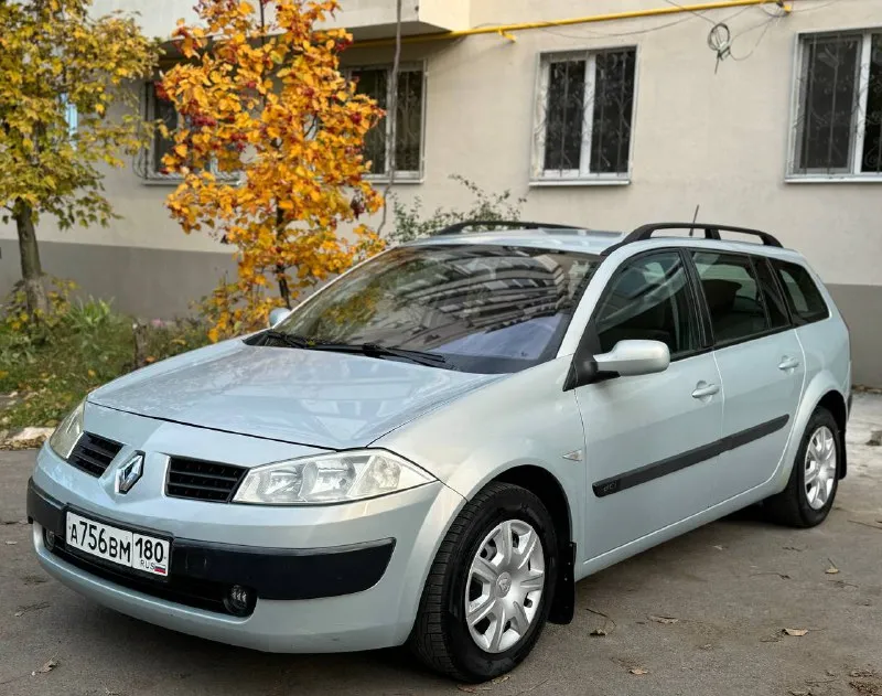 Renault megane цена - 555.000₽ город - мариуполь год выпуска - 2005 пробег - 298.000 км топливо - дизель модификация- 1.5 кпп - механика собственник - да +79497368266 автомобиль в идеальном состоянии! с оригинальным пробегом 100% полностью обслужен, вложений не требует не каких техника вся на отлично. весной было сделано большое то кузов в отличном состоянии! авто местное не пригон. документы абсолютно чистые доп. инфо. по телефону. комплект летних шин michelin в🎁 abs✅ климат✅ 4 эл. подъемника ✅ подушки безопасности✅ эл. регулировка зеркал✅ круиз контроль✅ датчик света✅ датчик дождя✅ комфорт сидения✅ - фотография - 3