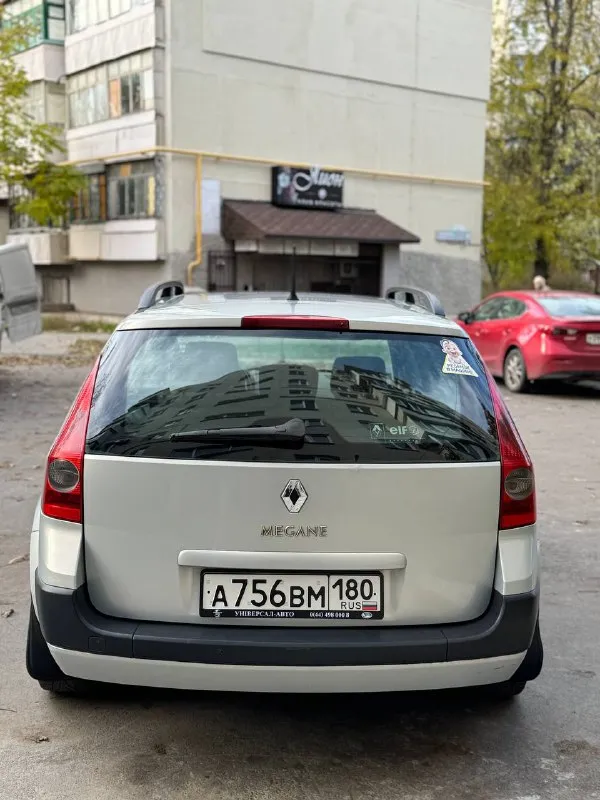 Renault megane цена - 555.000₽ город - мариуполь год выпуска - 2005 пробег - 298.000 км топливо - дизель модификация- 1.5 кпп - механика собственник - да +79497368266 автомобиль в идеальном состоянии! с оригинальным пробегом 100% полностью обслужен, вложений не требует не каких техника вся на отлично. весной было сделано большое то кузов в отличном состоянии! авто местное не пригон. документы абсолютно чистые доп. инфо. по телефону. комплект летних шин michelin в🎁 abs✅ климат✅ 4 эл. подъемника ✅ подушки безопасности✅ эл. регулировка зеркал✅ круиз контроль✅ датчик света✅ датчик дождя✅ комфорт сидения✅ - фотография - 6
