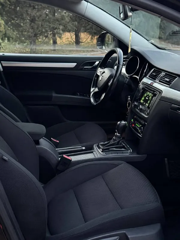 Skoda superb рест.2013 цена из за срочности 999.000 🎁торг(кредит, обмен дороже) (по факту не одного осмотра не было, одни звонки) объем 1,8 tsi пробег: 182.000.км , коробка без каких либо проблем едет очень бодро, никаких посторонних звуков салон живой, после полной хим чистки. все работает, горит! 2 комплекта резины, автозапуск. двухзонный климат. подогрев всех сидений, обогрев лобового стекла, боковых, заднего. адаптивный ксенон, датчик дождя, света, круиз контроль, парктроник. документы в полном порядке никаких штрафов, запретов. можно сразу оформиться в мрэо. +79496438443 макеевка 📲 tg: @perekup_9999 📞 звоните: +7(949)6438443 - фотография - 7