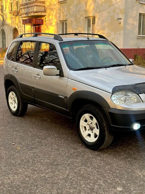🚗 продаю chevrolet niva, 2011 г. машина в отличном состоянии сел и поехал! 💨 🔧 полностью обслужена, вложений не требует. ⚙️ двигатель работает чётко не дымит, не троит, отличная тяга. 🛠 коробка после ремонта передачи включаются плавно, без хруста и вылетов. 🚙 ходовая перебрана, новые рулевые наконечники, сделан сход-развал. 🎨 кузов в красивом цвете, без дтп, весь целый. 🪶 салон чистый, ухоженный, без запахов, в машине не курили. 💡 электрика в порядке. 🔥 богатая комплектация. 📄 документы готовы к переоформлению, мрэо без проблем. 📍 осмотр г. свердловск 💰 цена: 580 000 ₽, торг реальному покупателю у капота. 📞 +7 959 259-52-55 📞 звоните: +7(959)2595255 - фотография - 6