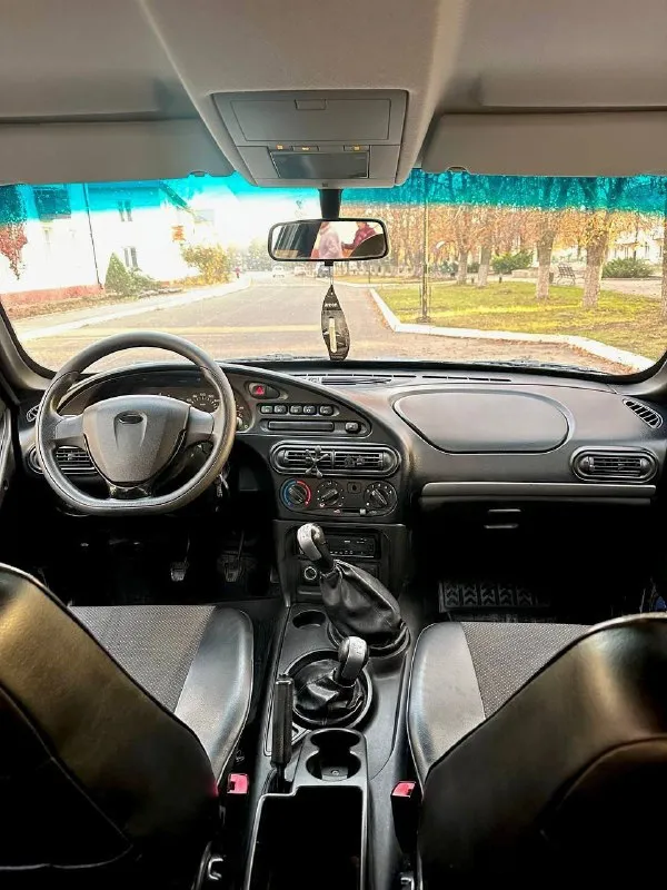 🚗 продаю chevrolet niva, 2011 г. машина в отличном состоянии сел и поехал! 💨 🔧 полностью обслужена, вложений не требует. ⚙️ двигатель работает чётко не дымит, не троит, отличная тяга. 🛠 коробка после ремонта передачи включаются плавно, без хруста и вылетов. 🚙 ходовая перебрана, новые рулевые наконечники, сделан сход-развал. 🎨 кузов в красивом цвете, без дтп, весь целый. 🪶 салон чистый, ухоженный, без запахов, в машине не курили. 💡 электрика в порядке. 🔥 богатая комплектация. 📄 документы готовы к переоформлению, мрэо без проблем. 📍 осмотр г. свердловск 💰 цена: 580 000 ₽, торг реальному покупателю у капота. 📞 +7 959 259-52-55 📞 звоните: +7(959)2595255 - фотография - 7