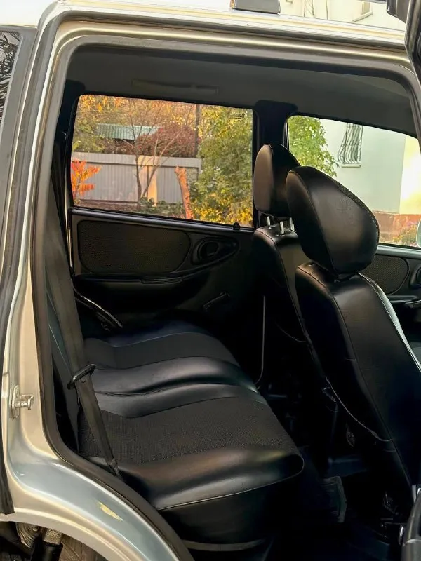 🚗 продаю chevrolet niva, 2011 г. машина в отличном состоянии сел и поехал! 💨 🔧 полностью обслужена, вложений не требует. ⚙️ двигатель работает чётко не дымит, не троит, отличная тяга. 🛠 коробка после ремонта передачи включаются плавно, без хруста и вылетов. 🚙 ходовая перебрана, новые рулевые наконечники, сделан сход-развал. 🎨 кузов в красивом цвете, без дтп, весь целый. 🪶 салон чистый, ухоженный, без запахов, в машине не курили. 💡 электрика в порядке. 🔥 богатая комплектация. 📄 документы готовы к переоформлению, мрэо без проблем. 📍 осмотр г. свердловск 💰 цена: 580 000 ₽, торг реальному покупателю у капота. 📞 +7 959 259-52-55 📞 звоните: +7(959)2595255 - фотография - 8