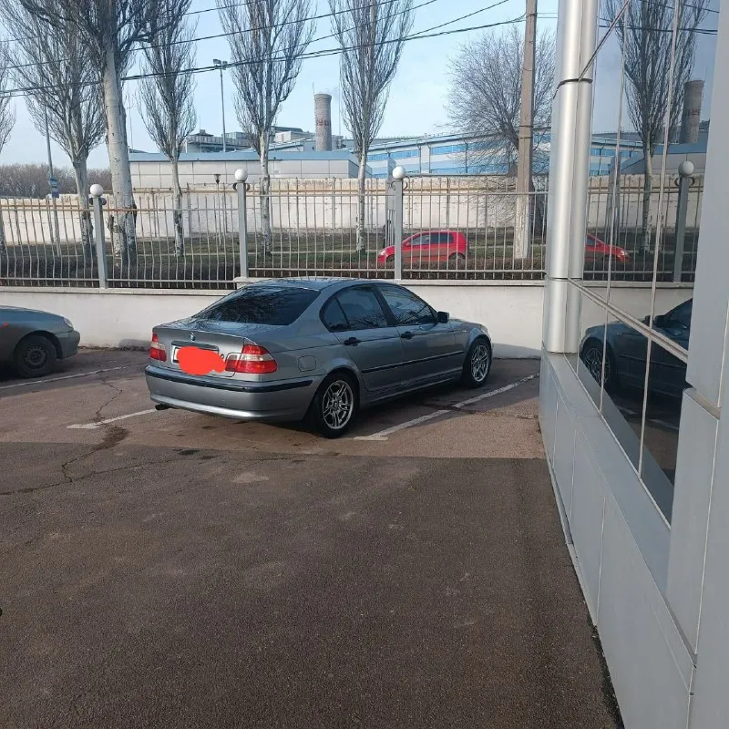 Bmw 316i 2004 рестайлинг. механика, контрактный двигатель 2 литра. вся ходовка поменяна, новая рулев... - фотография