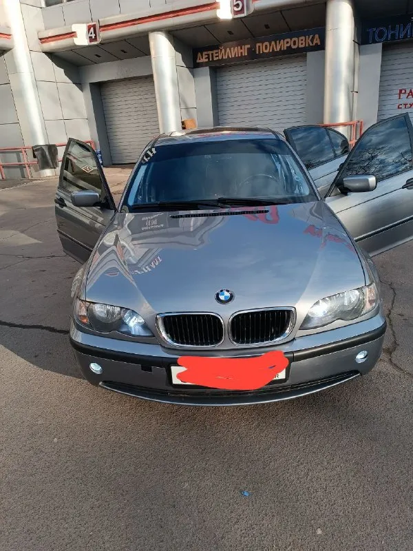 Bmw 316i 2004 рестайлинг. механика, контрактный двигатель 2 литра. вся ходовка поменяна, новая рулевая рейка, новый компрессора на кондиционере, стоят проставки (машина поднята), хороший свет (ангельские глазки), люк, электро-стеклоподьемники, масло не жрет. чистый опрятный салон, кузов обработан, есть нюансы по лакокрасочному покрытию (видно на фото), машина покупалась для души, эксплуатировалась бережно, все расходники менялись вовремя, все подушки безопасности исправны, чеков нет, коробка работает идеально, 16е диски, два комплекта резины. требует замену вакуумного усилителя тормозов. машина на временном учёте. цена 470т. р, торг у капота. +79494139940 виктория - фотография - 3