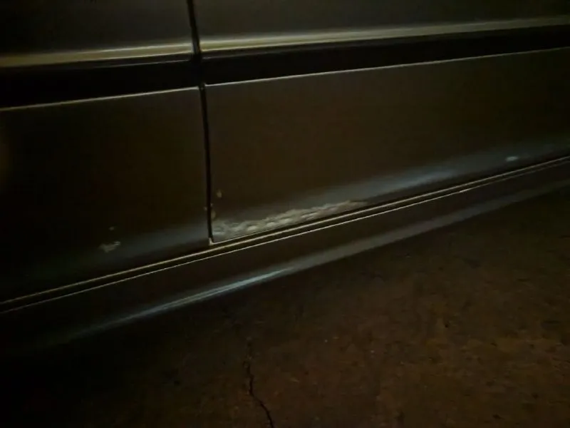 Bmw 316i 2004 рестайлинг. механика, контрактный двигатель 2 литра. вся ходовка поменяна, новая рулевая рейка, новый компрессора на кондиционере, стоят проставки (машина поднята), хороший свет (ангельские глазки), люк, электро-стеклоподьемники, масло не жрет. чистый опрятный салон, кузов обработан, есть нюансы по лакокрасочному покрытию (видно на фото), машина покупалась для души, эксплуатировалась бережно, все расходники менялись вовремя, все подушки безопасности исправны, чеков нет, коробка работает идеально, 16е диски, два комплекта резины. требует замену вакуумного усилителя тормозов. машина на временном учёте. цена 470т. р, торг у капота. +79494139940 виктория - фотография - 7