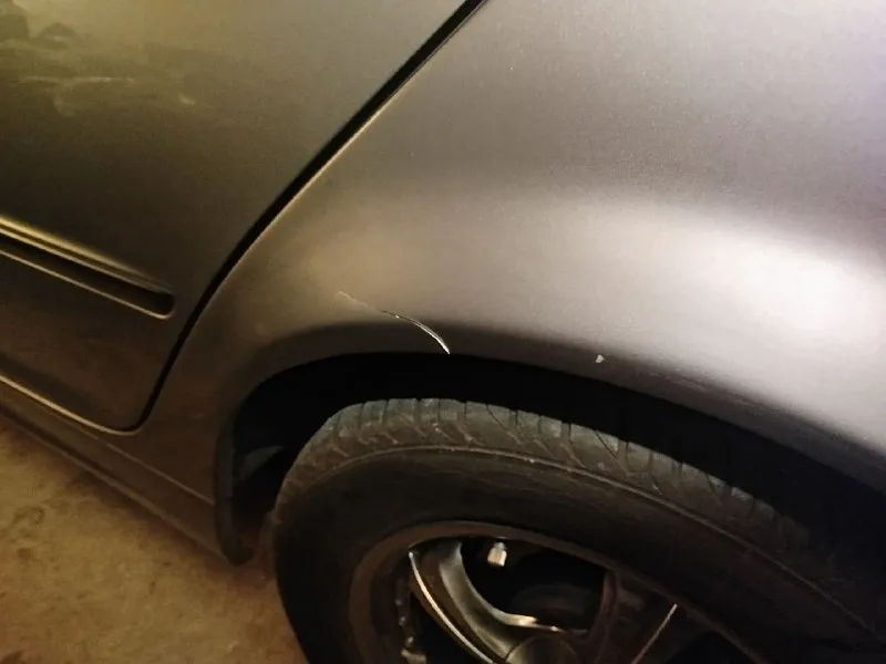 Bmw 316i 2004 рестайлинг. механика, контрактный двигатель 2 литра. вся ходовка поменяна, новая рулевая рейка, новый компрессора на кондиционере, стоят проставки (машина поднята), хороший свет (ангельские глазки), люк, электро-стеклоподьемники, масло не жрет. чистый опрятный салон, кузов обработан, есть нюансы по лакокрасочному покрытию (видно на фото), машина покупалась для души, эксплуатировалась бережно, все расходники менялись вовремя, все подушки безопасности исправны, чеков нет, коробка работает идеально, 16е диски, два комплекта резины. требует замену вакуумного усилителя тормозов. машина на временном учёте. цена 470т. р, торг у капота. +79494139940 виктория - фотография - 8