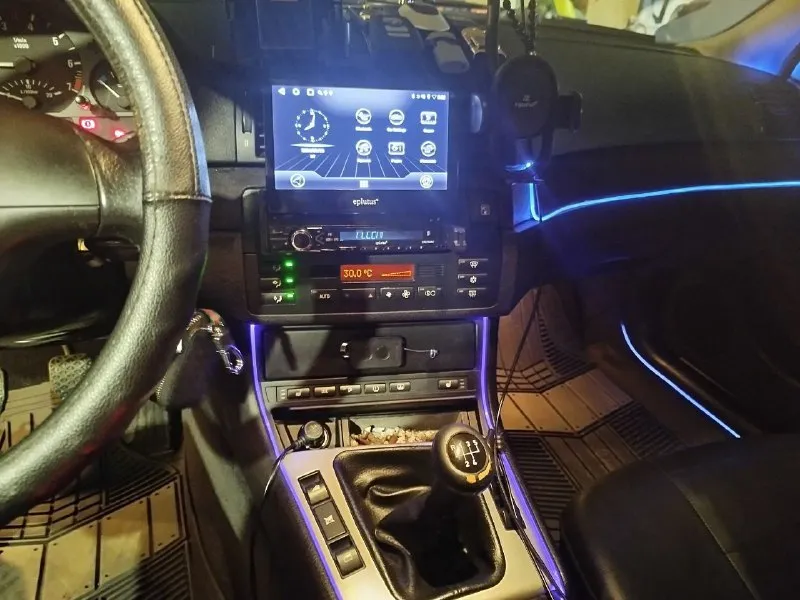 Bmw 316i 2004 рестайлинг. механика, контрактный двигатель 2 литра. вся ходовка поменяна, новая рулевая рейка, новый компрессора на кондиционере, стоят проставки (машина поднята), хороший свет (ангельские глазки), люк, электро-стеклоподьемники, масло не жрет. чистый опрятный салон, кузов обработан, есть нюансы по лакокрасочному покрытию (видно на фото), машина покупалась для души, эксплуатировалась бережно, все расходники менялись вовремя, все подушки безопасности исправны, чеков нет, коробка работает идеально, 16е диски, два комплекта резины. требует замену вакуумного усилителя тормозов. машина на временном учёте. цена 470т. р, торг у капота. +79494139940 виктория - фотография - 9