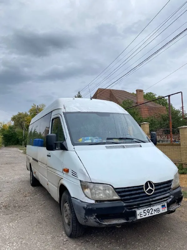 Продам mercedes sprinter 313 cdi 2000 г. в. с 2018 года в одних руках. рабочая лошадка. 2.2 литра. турбо. авто сейчас на мне на спец. учёте. хозяин в макеевке. с регистрацией проблем не будет. машина на ходу. заводится и едет. резина зимняя, почти новая. есть к чему приложить руки, но можно работать и так. продажа в связи с потерей здоровья. цена 400 т. р. +79494723536 telegram. или в лс. 📞 звоните: +7(949)4723536 - фотография - 2