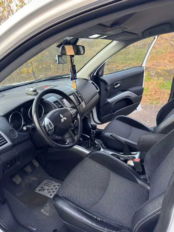 Продам mitsubishi аутлендер 2.3 турбодизель, 177 л. с., 6- ти ступенчатая механика, 2011 год, полный привод. пробег 247 тыс. 1 собственник ( с момента пригона 2021 г. ) авто в хорошем техническом и внешнем состоянии, вложений не требует, сел и поехал. по документам юридически чист, без штрафов, запретов и ограничений. птс оригинал. была замена цепи грм. гаражное хранение. комплектация: abs, esp, airbag, электростеклоподъёмники, электро зеркала, подогрев зеркал, подогрев заднего стекла, климат контроль ( работает исправно), круиз контроль, датчик дождя, камера заднего вида, 2 ключа. цена 1 480 000 руб. за более подробной информацией обращайтесь по телефону +7959 1945886, торг при осмотре, автомобиль находится в г. алчевск. 📞 звоните: +7(959)1945886 - фотография - 2