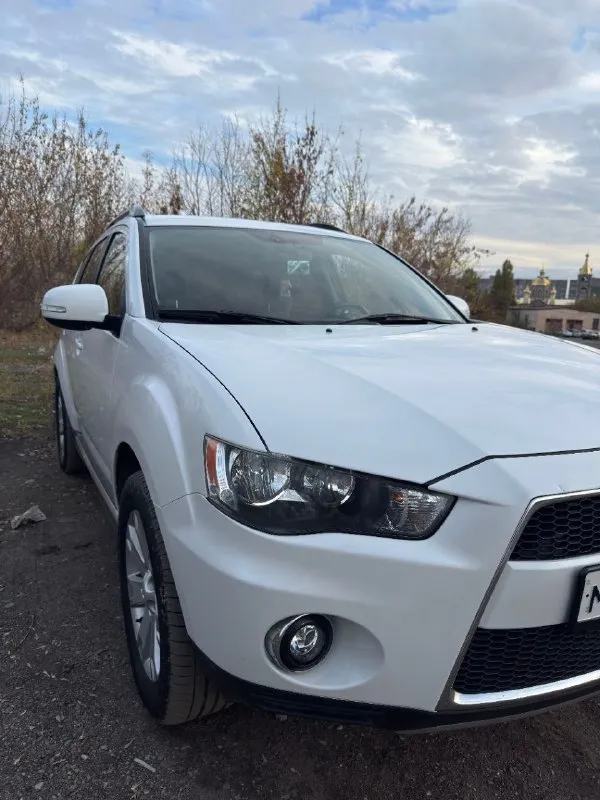 Продам mitsubishi аутлендер 2.3 турбодизель, 177 л. с., 6- ти ступенчатая механика, 2011 год, полный привод. пробег 247 тыс. 1 собственник ( с момента пригона 2021 г. ) авто в хорошем техническом и внешнем состоянии, вложений не требует, сел и поехал. по документам юридически чист, без штрафов, запретов и ограничений. птс оригинал. была замена цепи грм. гаражное хранение. комплектация: abs, esp, airbag, электростеклоподъёмники, электро зеркала, подогрев зеркал, подогрев заднего стекла, климат контроль ( работает исправно), круиз контроль, датчик дождя, камера заднего вида, 2 ключа. цена 1 480 000 руб. за более подробной информацией обращайтесь по телефону +7959 1945886, торг при осмотре, автомобиль находится в г. алчевск. 📞 звоните: +7(959)1945886 - фотография - 3