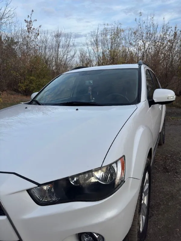 Продам mitsubishi аутлендер 2.3 турбодизель, 177 л. с., 6- ти ступенчатая механика, 2011 год, полный привод. пробег 247 тыс. 1 собственник ( с момента пригона 2021 г. ) авто в хорошем техническом и внешнем состоянии, вложений не требует, сел и поехал. по документам юридически чист, без штрафов, запретов и ограничений. птс оригинал. была замена цепи грм. гаражное хранение. комплектация: abs, esp, airbag, электростеклоподъёмники, электро зеркала, подогрев зеркал, подогрев заднего стекла, климат контроль ( работает исправно), круиз контроль, датчик дождя, камера заднего вида, 2 ключа. цена 1 480 000 руб. за более подробной информацией обращайтесь по телефону +7959 1945886, торг при осмотре, автомобиль находится в г. алчевск. 📞 звоните: +7(959)1945886 - фотография - 4