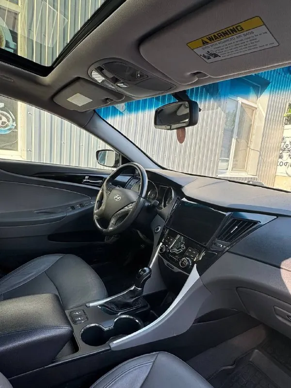 Hyundai sonata год выпуска: 2012 пробег: 190 000 км комплектация: limited объём двигателя: 2.359 л тип двигателя: бензин коробка передач: автомат цвет: чёрный руль: левый учет: днр собственник. панорама. обогрев передних и задних сидений. обновленная мультимедийка. камера заднего вида. цена: 1 000 000 рублей. возможен торг. контактный телефон: +79493016915 сергей 📲 tg: @luofoque 📞 звоните: +7(949)3016915 - фотография - 4