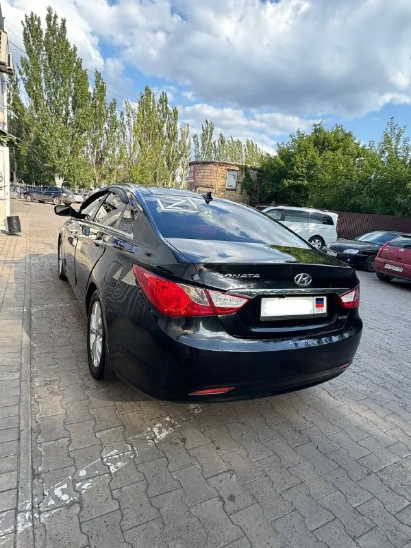 Hyundai sonata год выпуска: 2012 пробег: 190 000 км комплектация: limited объём двигателя: 2.359 л тип двигателя: бензин коробка передач: автомат цвет: чёрный руль: левый учет: днр собственник. панорама. обогрев передних и задних сидений. обновленная мультимедийка. камера заднего вида. цена: 1 000 000 рублей. возможен торг. контактный телефон: +79493016915 сергей 📲 tg: @luofoque 📞 звоните: +7(949)3016915 - фотография - 5