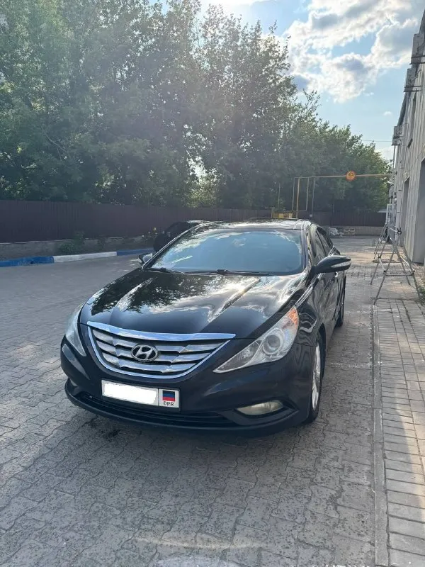 Hyundai sonata год выпуска: 2012 пробег: 190 000 км комплектация: limited объём двигателя: 2.359 л тип двигателя: бензин коробка передач: автомат цвет: чёрный руль: левый учет: днр собственник. панорама. обогрев передних и задних сидений. обновленная мультимедийка. камера заднего вида. цена: 1 000 000 рублей. возможен торг. контактный телефон: +79493016915 сергей 📲 tg: @luofoque 📞 звоните: +7(949)3016915 - фотография - 8