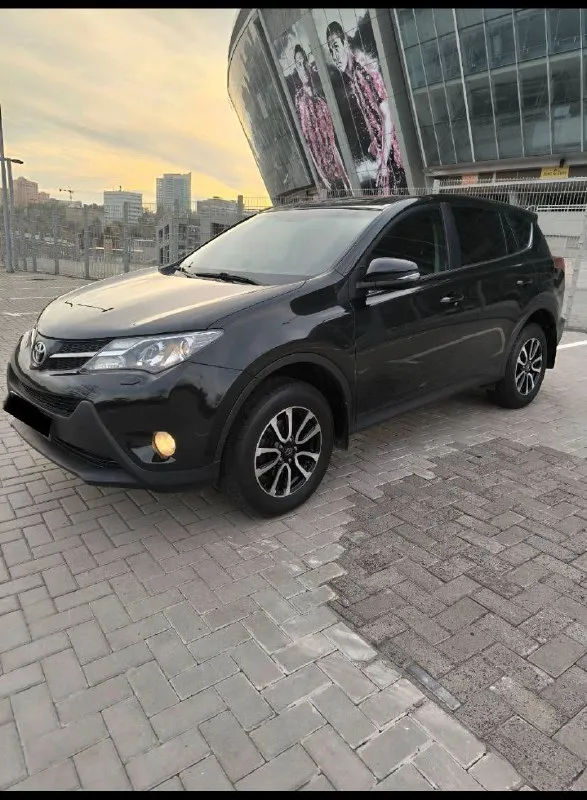 Toyota rav4 официал 2013 год двигатель 2.0 бензин коробка автомат пробег 185 тыс. км автомобиль в отличном состоянии, без дтп, автотека зелёная вложение абсолютно не какого не требует! чистый ухоженный салон, готов на любые проверки с вашей стороны! есть всё для комфортного вождения! двух зонный климат датчик света и дождя подогрев сидений круиз контроль, бортовой компьютер, камера заднего вида, и т д. с документами всё в порядке, продажа с полным переоформлением мрэо 💯 г. донецк цена 1.670.₽ звоните остальное по номеру телефона +79494821272 📞 звоните: +7(949)4821272 - фотография - 2
