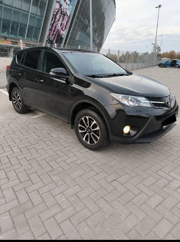 Toyota rav4 официал 2013 год двигатель 2.0 бензин коробка автомат пробег 185 тыс. км автомобиль в отличном состоянии, без дтп, автотека зелёная вложение абсолютно не какого не требует! чистый ухоженный салон, готов на любые проверки с вашей стороны! есть всё для комфортного вождения! двух зонный климат датчик света и дождя подогрев сидений круиз контроль, бортовой компьютер, камера заднего вида, и т д. с документами всё в порядке, продажа с полным переоформлением мрэо 💯 г. донецк цена 1.670.₽ звоните остальное по номеру телефона +79494821272 📞 звоните: +7(949)4821272 - фотография - 3
