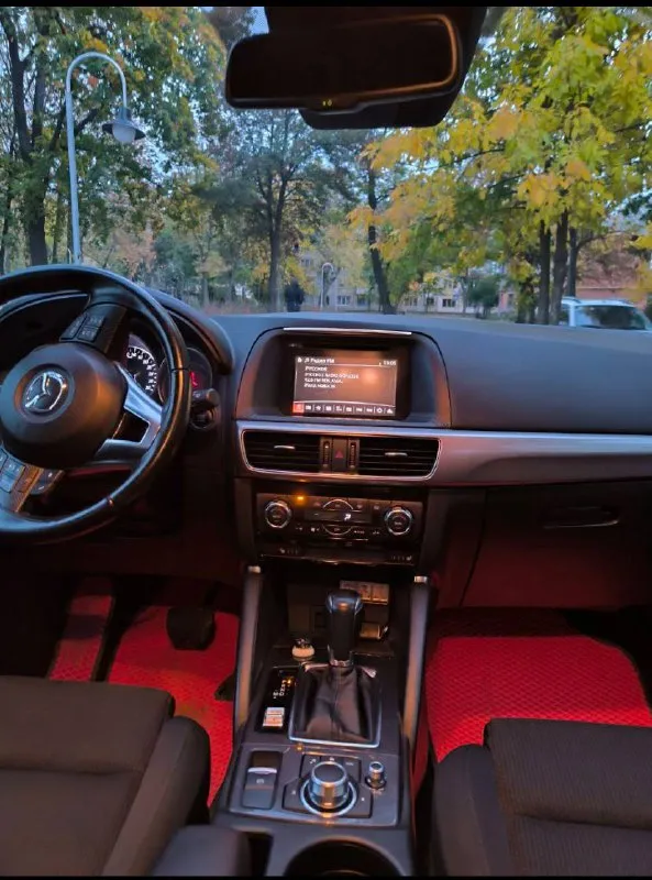 В продажа mazda cx-5 2017 года выпуска двигатель 2.0 бензин коробка автомат пробег.197тыс. км. автомобиль в идеальном состоянии, автотека зелёная абсолютно не какого вложения не требует ! двигатель работает как часики, коробка переключает мягко, плавно, без пенков и прочего, ходовая без посторонних звуков чистый и ухоженный салон, готов на любые проверки с вашей стороны ! есть все для комфортного вождения, двух зонный климат датчик света, и дождя, подогревы сидений мульти руль круиз-контроль, бортовой компьютер, камера заднего вида, адаптивные фары(поворачивают в сторону руля) спорт режим, электро -ручник, aux, bluetooth авто запуск и т. д. с документами все в порядке, продажа с полным переоформлением в мрэо 💯 г. донецк цена 1.750.₽ звоните остальное по, 📞 звоните: +7(949)6164847 - фотография - 6