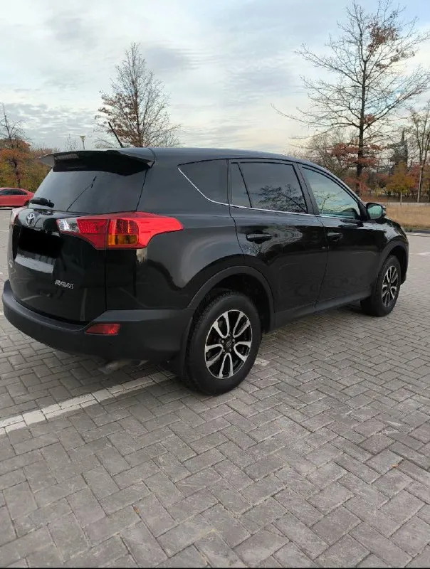 Toyota rav4 официал 2013 год двигатель 2.0 бензин коробка автомат пробег 185 тыс. км автомобиль в отличном состоянии, без дтп, автотека зелёная вложение абсолютно не какого не требует! чистый ухоженный салон, готов на любые проверки с вашей стороны! есть всё для комфортного вождения! двух зонный климат датчик света и дождя подогрев сидений круиз контроль, бортовой компьютер, камера заднего вида, и т д. с документами всё в порядке, продажа с полным переоформлением мрэо 💯 г. донецк цена 1.670.₽ звоните остальное по номеру телефона +79494821272 📞 +7(949)4821272 📞 звоните: +7(949)4821272 - фотография - 5