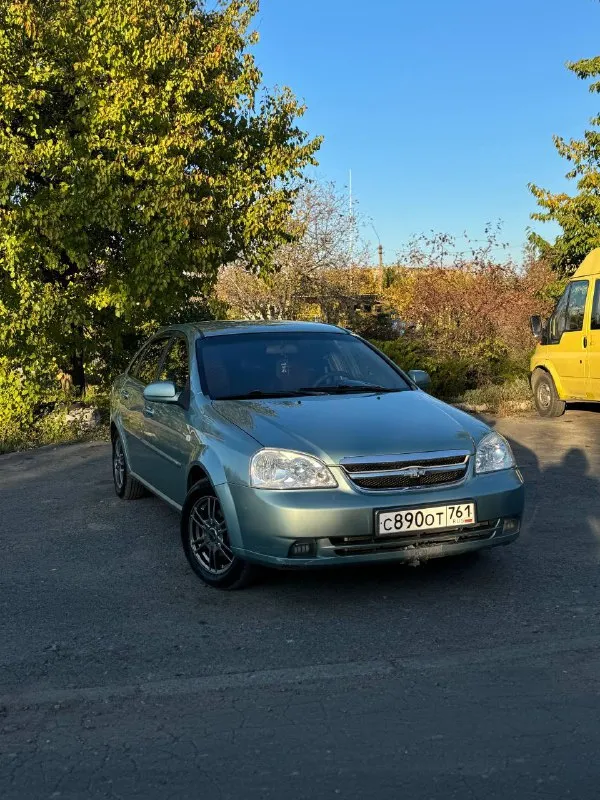Продам лачетти 1.4,машина в хорошем состоянии, днище, пороги в заводском состоянии, по мотору и кпп никаких нюансов, работает тихо, установлено евро 4,2din магнитола, два комплекта ключей, сигнализация starline, установлена новая летняя резина r15,летом был произведен ремонт ходовой, новые ступичные, сайлентблоки рычагов, шаровые опоры, стойки стабилизатора, новый механизм переключения передач, свечи и бронипровода, новая печка с промывкой системы охлаждения, перебран генератор.470000₽торг уместен у капота +79497141740 📲 tg: александр 📞 звоните: +7(949)7141740 - фотография - 2