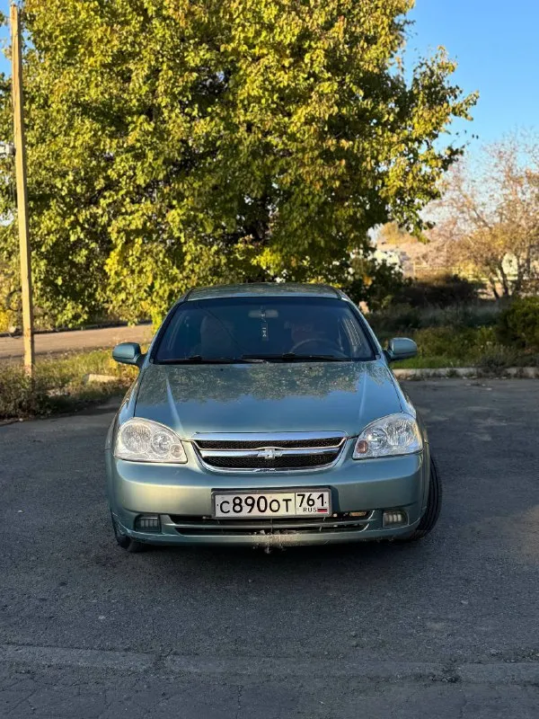 Продам лачетти 1.4,машина в хорошем состоянии, днище, пороги в заводском состоянии, по мотору и кпп никаких нюансов, работает тихо, установлено евро 4,2din магнитола, два комплекта ключей, сигнализация starline, установлена новая летняя резина r15,летом был произведен ремонт ходовой, новые ступичные, сайлентблоки рычагов, шаровые опоры, стойки стабилизатора, новый механизм переключения передач, свечи и бронипровода, новая печка с промывкой системы охлаждения, перебран генератор.470000₽торг уместен у капота +79497141740 📲 tg: александр 📞 звоните: +7(949)7141740 - фотография - 3