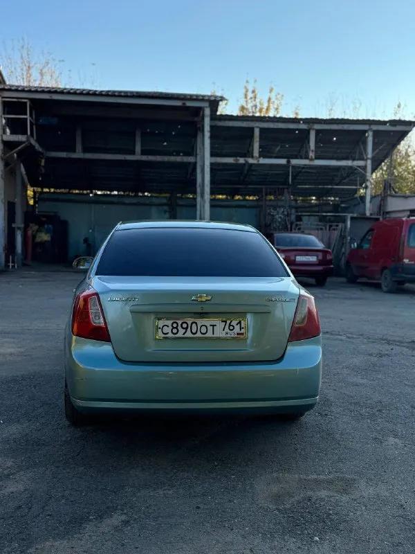 Продам лачетти 1.4,машина в хорошем состоянии, днище, пороги в заводском состоянии, по мотору и кпп никаких нюансов, работает тихо, установлено евро 4,2din магнитола, два комплекта ключей, сигнализация starline, установлена новая летняя резина r15,летом был произведен ремонт ходовой, новые ступичные, сайлентблоки рычагов, шаровые опоры, стойки стабилизатора, новый механизм переключения передач, свечи и бронипровода, новая печка с промывкой системы охлаждения, перебран генератор.470000₽торг уместен у капота +79497141740 📲 tg: александр 📞 звоните: +7(949)7141740 - фотография - 8