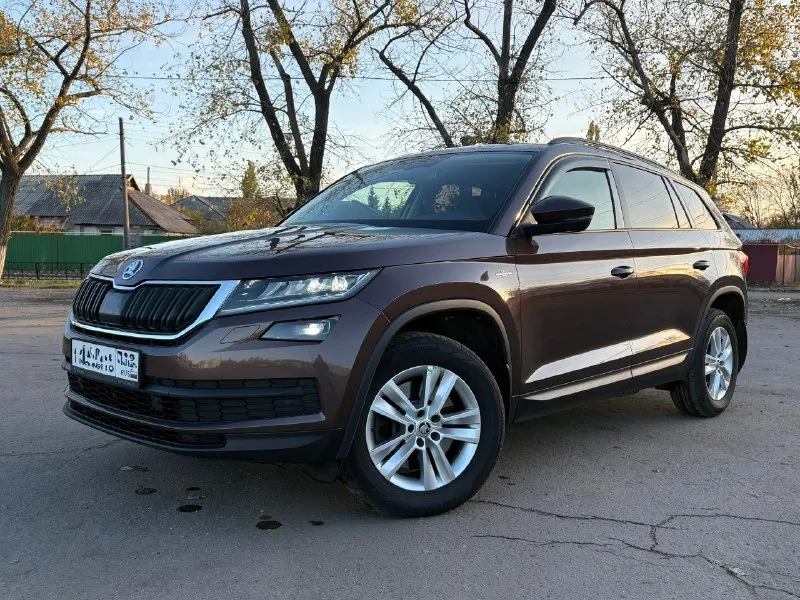 Skoda кодиак двигатель: 2.0 бензин, полный привод пробег: 113.000 коробка: ат год:2019 в отличном состоянии 1 владелец комплектация hockeyedition полный электро стекло пакет электро регулировка зеркал, подогрев зеркал, складывание зеркал подогрев заднего стекла подогрев всех сидений, полный привод, автомобиль полностью обслужен парктроники 360 мультируль круиз контроль датчик света/дождя электро ручник мультимедия сенсорная с carplay авто холд камера заднего вида матричная передняя оптика автомобиля автомобиль полностью обслужен готов на любые ваши проверки г. шахтерск цена: 2.350.000 торг возможна продажа в кредит. +7 (949) 522-78-06 +79152362625 также ватсап телеграмм 📞 звоните: +7(949)5227806 - фотография - 2