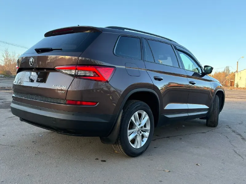 Skoda кодиак двигатель: 2.0 бензин, полный привод пробег: 113.000 коробка: ат год:2019 в отличном состоянии 1 владелец комплектация hockeyedition полный электро стекло пакет электро регулировка зеркал, подогрев зеркал, складывание зеркал подогрев заднего стекла подогрев всех сидений, полный привод, автомобиль полностью обслужен парктроники 360 мультируль круиз контроль датчик света/дождя электро ручник мультимедия сенсорная с carplay авто холд камера заднего вида матричная передняя оптика автомобиля автомобиль полностью обслужен готов на любые ваши проверки г. шахтерск цена: 2.350.000 торг возможна продажа в кредит. +7 (949) 522-78-06 +79152362625 также ватсап телеграмм 📞 звоните: +7(949)5227806 - фотография - 5