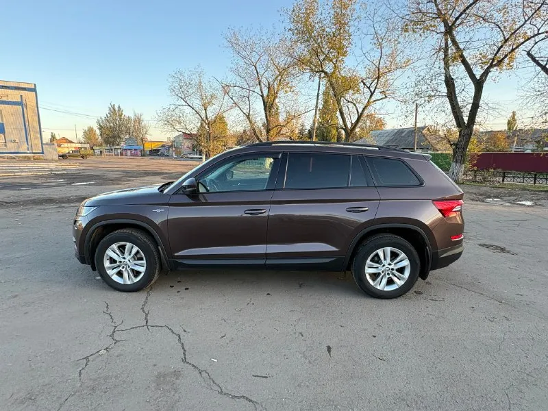 Skoda кодиак двигатель: 2.0 бензин, полный привод пробег: 113.000 коробка: ат год:2019 в отличном состоянии 1 владелец комплектация hockeyedition полный электро стекло пакет электро регулировка зеркал, подогрев зеркал, складывание зеркал подогрев заднего стекла подогрев всех сидений, полный привод, автомобиль полностью обслужен парктроники 360 мультируль круиз контроль датчик света/дождя электро ручник мультимедия сенсорная с carplay авто холд камера заднего вида матричная передняя оптика автомобиля автомобиль полностью обслужен готов на любые ваши проверки г. шахтерск цена: 2.350.000 торг возможна продажа в кредит. +7 (949) 522-78-06 +79152362625 также ватсап телеграмм 📞 звоните: +7(949)5227806 - фотография - 6