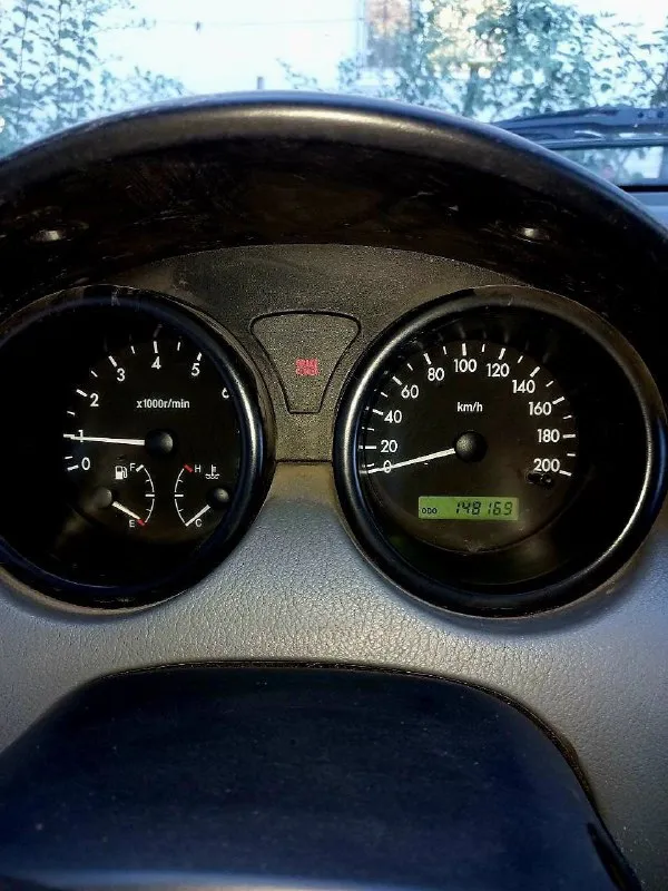 Продам шевроле авео 2005 года выпуска с двигателем 1,5, пробег 148 тыс, на механике, автомобиль в хорошем состоянии, как технически так и по кузову, вложений не требует. по комплектации есть всё необходимое, кондиционер, стеклоподъёмники. всё работает, как надо. один хозяин. цена 345 т. р. реальному покупателю торг. все вопросы по телефону +79493234404 дмитрий звонить после 15:00 - фотография - 4